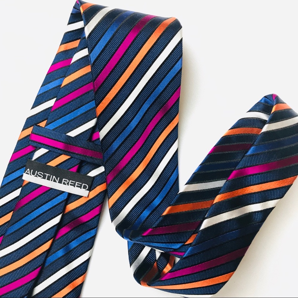 Authentic Austin Reed Royal Family silk tie London - Picture 4 of 5
